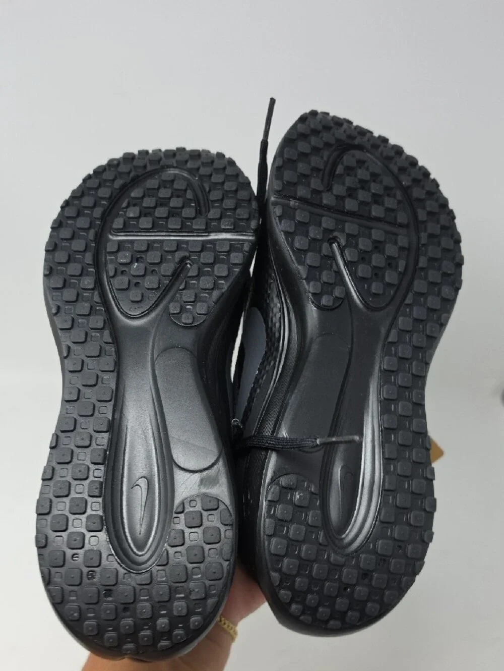 Nike Run Defy Sneakers Black White HM9593 002 Women's Size 8